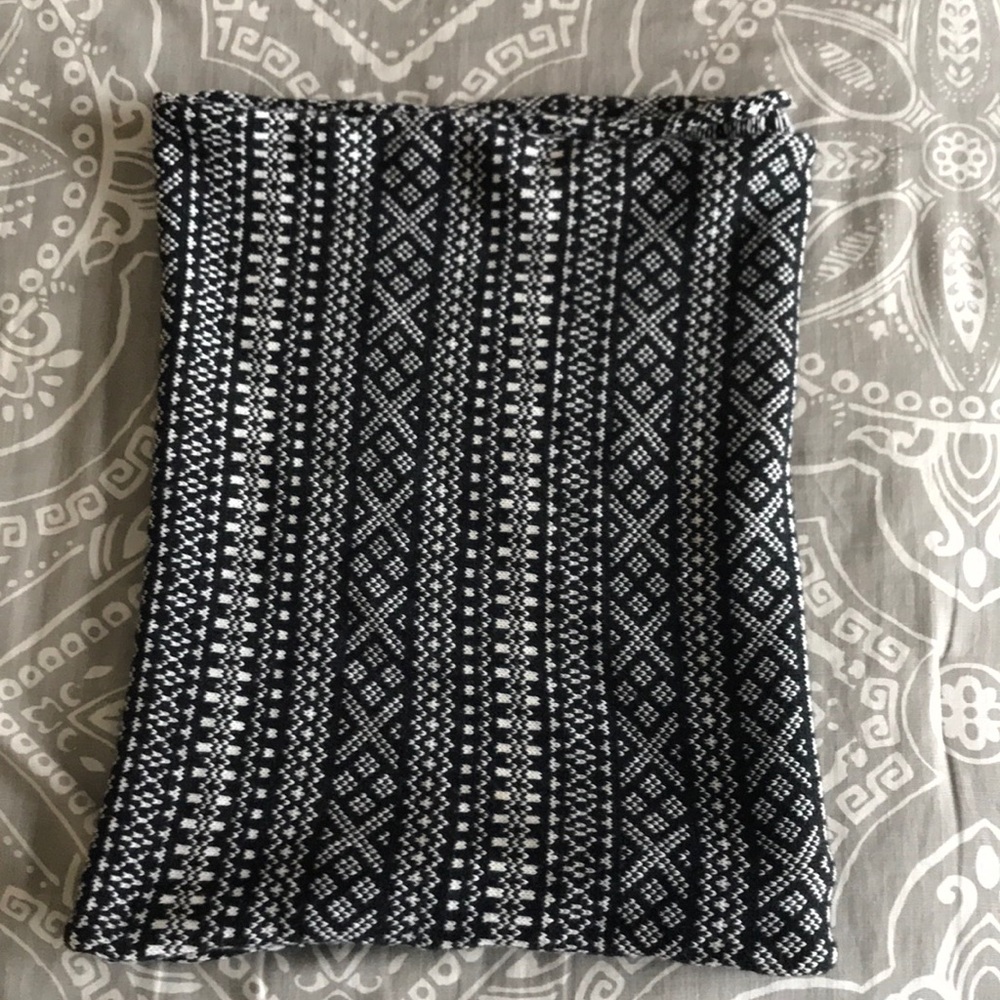 Patterned Infinity Scarf - Picture 2 of 2